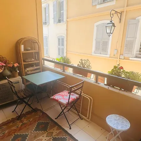 Lovely One Bedroom With Balcony & Wifi Just Minutes Walk From Palais And Beaches 109 *