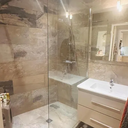 Lovely One Bedroom With Balcony & Wifi Just Minutes Walk From Palais And Beaches 109