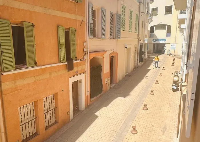 Lovely One Bedroom With Balcony & Wifi Just Minutes Walk From Palais And Beaches 109 *