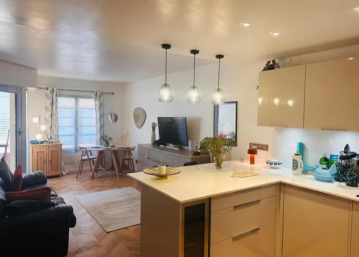 Lovely One Bedroom With Balcony & Wifi Just Minutes Walk From Palais And Beaches 109 Apartamento *