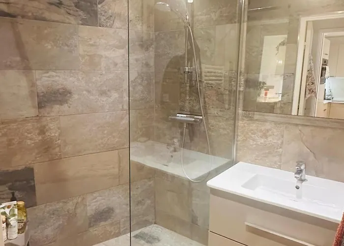 Lovely One Bedroom With Balcony & Wifi Just Minutes Walk From Palais And Beaches 109