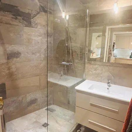 Apartament Lovely One Bedroom With Balcony & Wifi Just Minutes Walk From Palais And Beaches 109 *